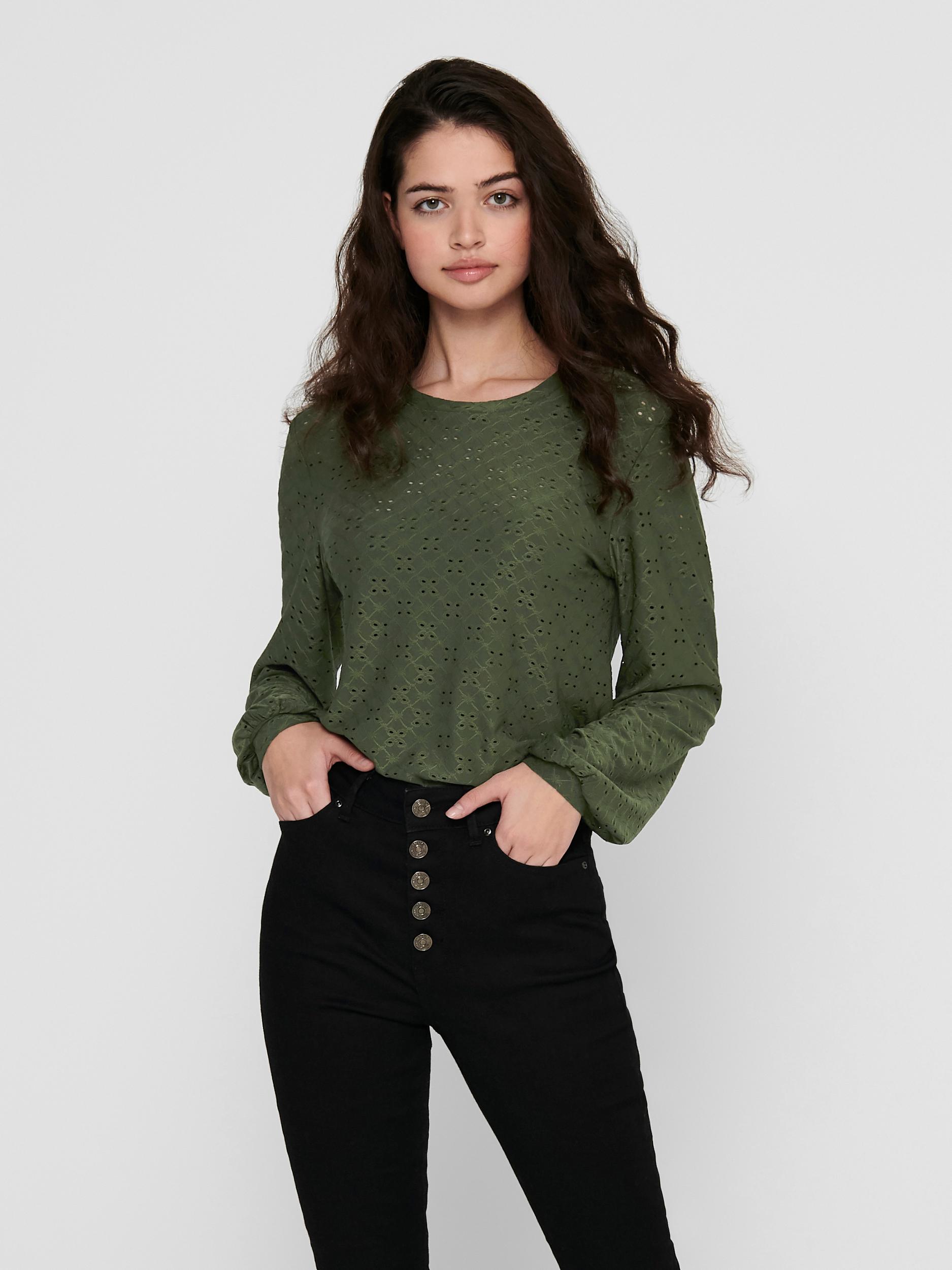 Er-xotin Pereslavlda jinsiy aloqa uchun sherik qidirmoqda. Rus birodar va opa-singil jinsiy aloqa