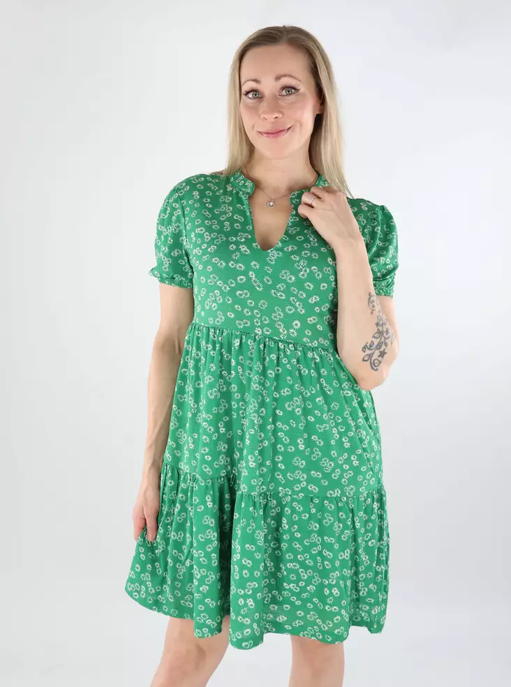 JDY kort klänning V-Neck medium green/cloud dancer - Klänningar och tunikor - 138593 - 1