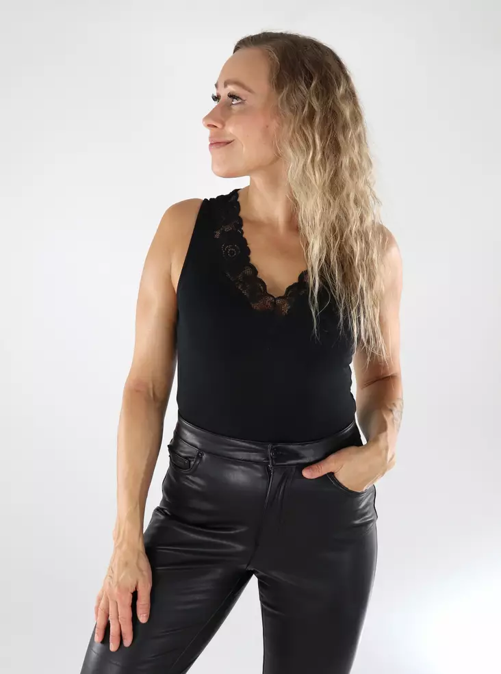 Vero Moda damtopp V-ringad svart - Toppar för damer - 139044 - 1