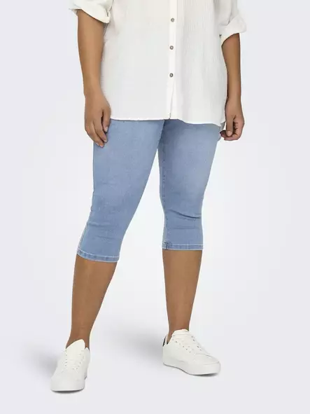 Only Carmakoma plus size capris HW trosor ljusblå denim - Shorts och capribyxor för damer - 136425 - 1
