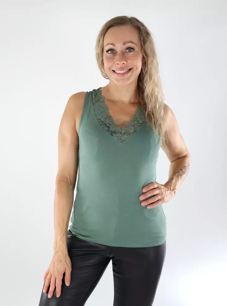 Vero Moda damtopp V-ringad lagerkrans - Toppar för damer - 139045 - 1
