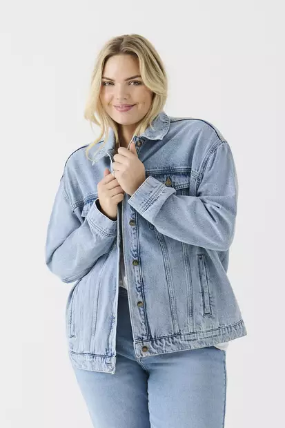 Only Carmakoma dam jeansjacka i plusstorlek Ocean Oversize ljusblå denim - Jeansjackor för damer - 138018 - 1