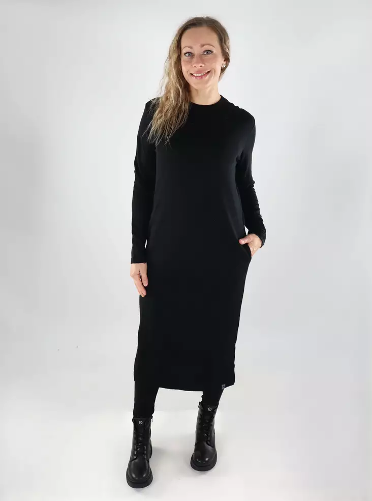 North Outdoor midiklänning i svart - Stickat för damer - 139478 - 1